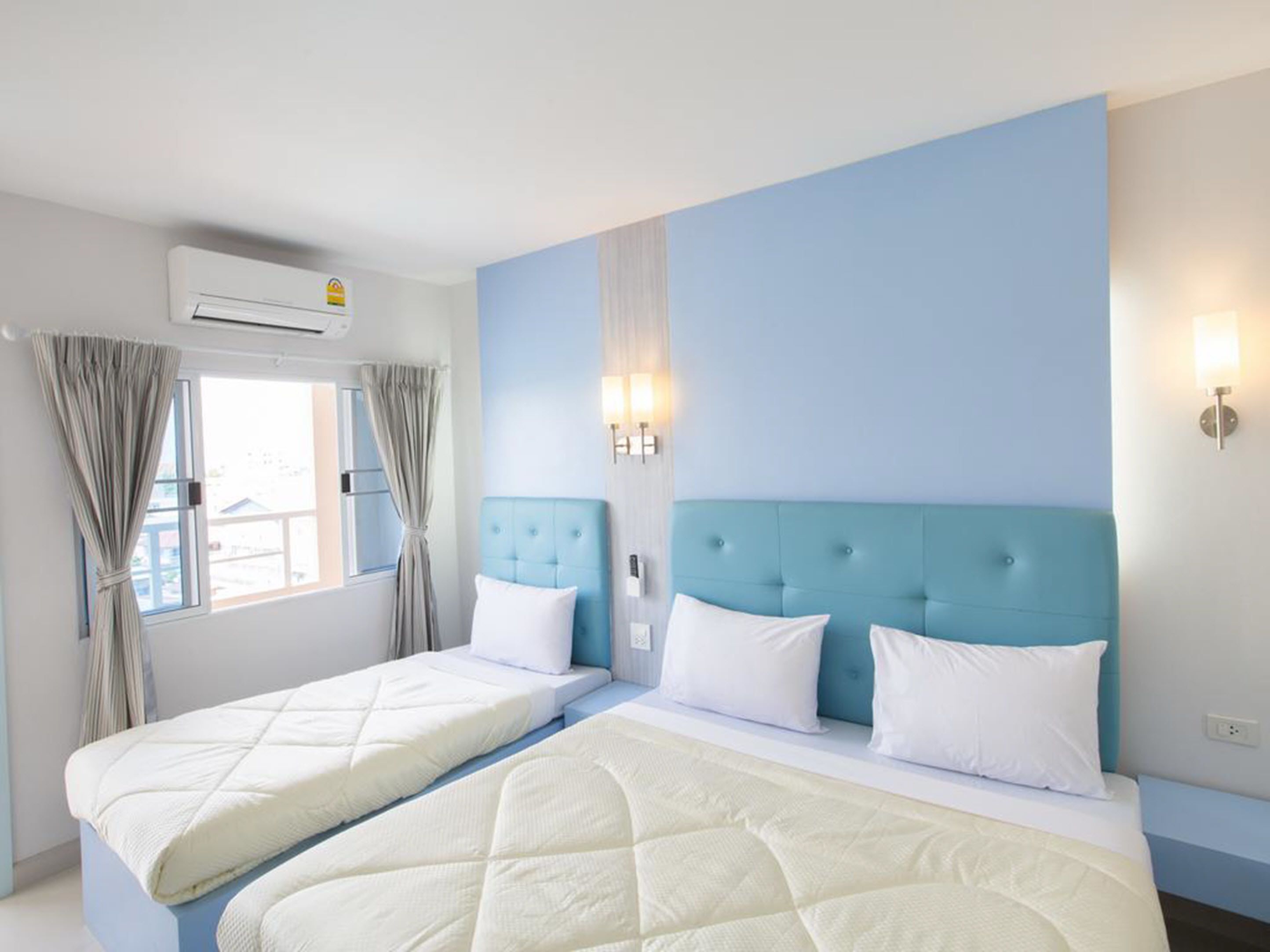 standard triple room | desk, blackout curtains, free wifi, bed sheets