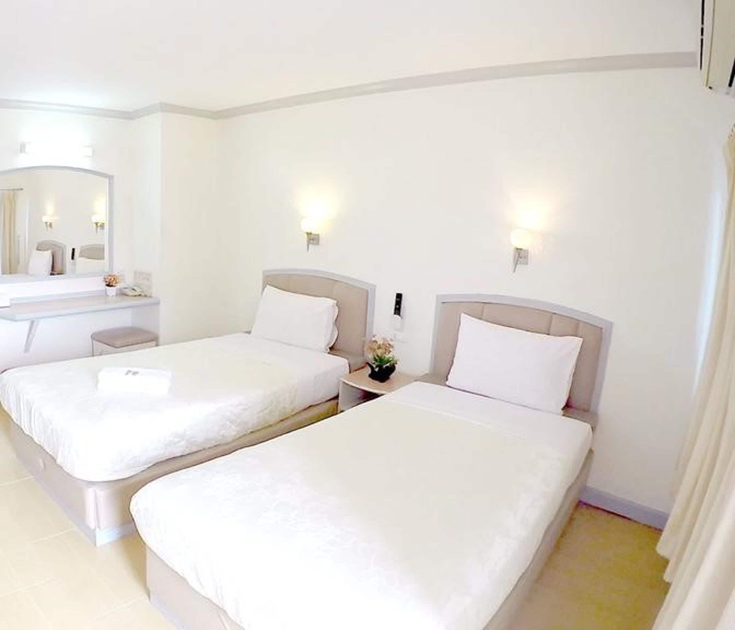 standard twin room | desk, free wifi