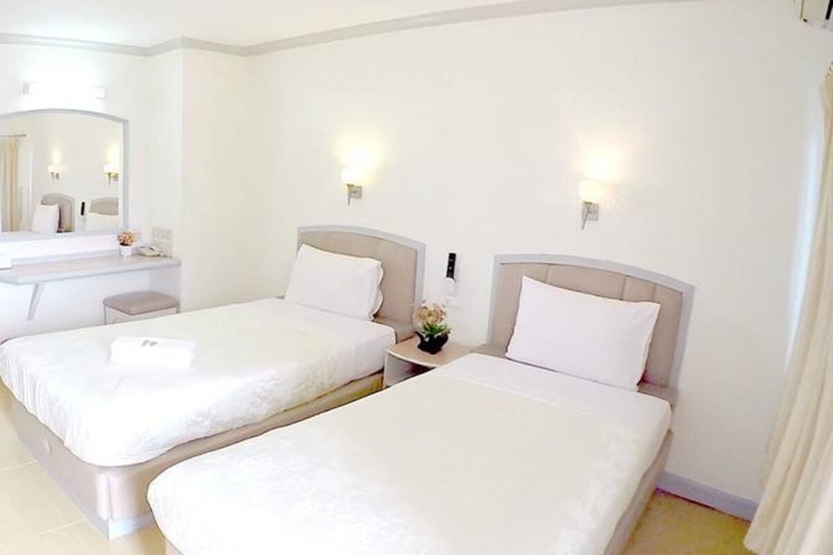 standard twin room | desk, free wifi