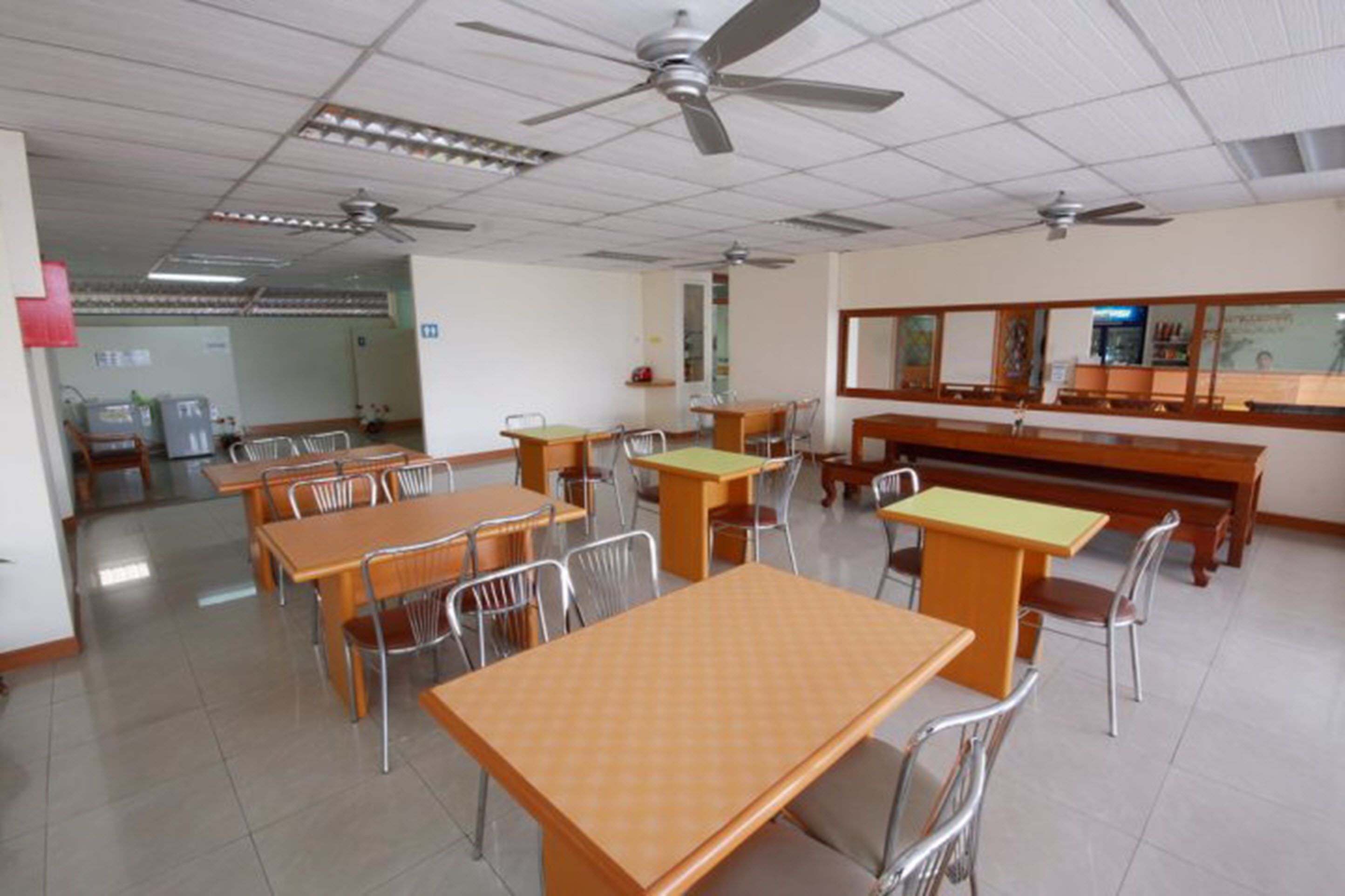 breakfast, lunch, dinner served; thai cuisine