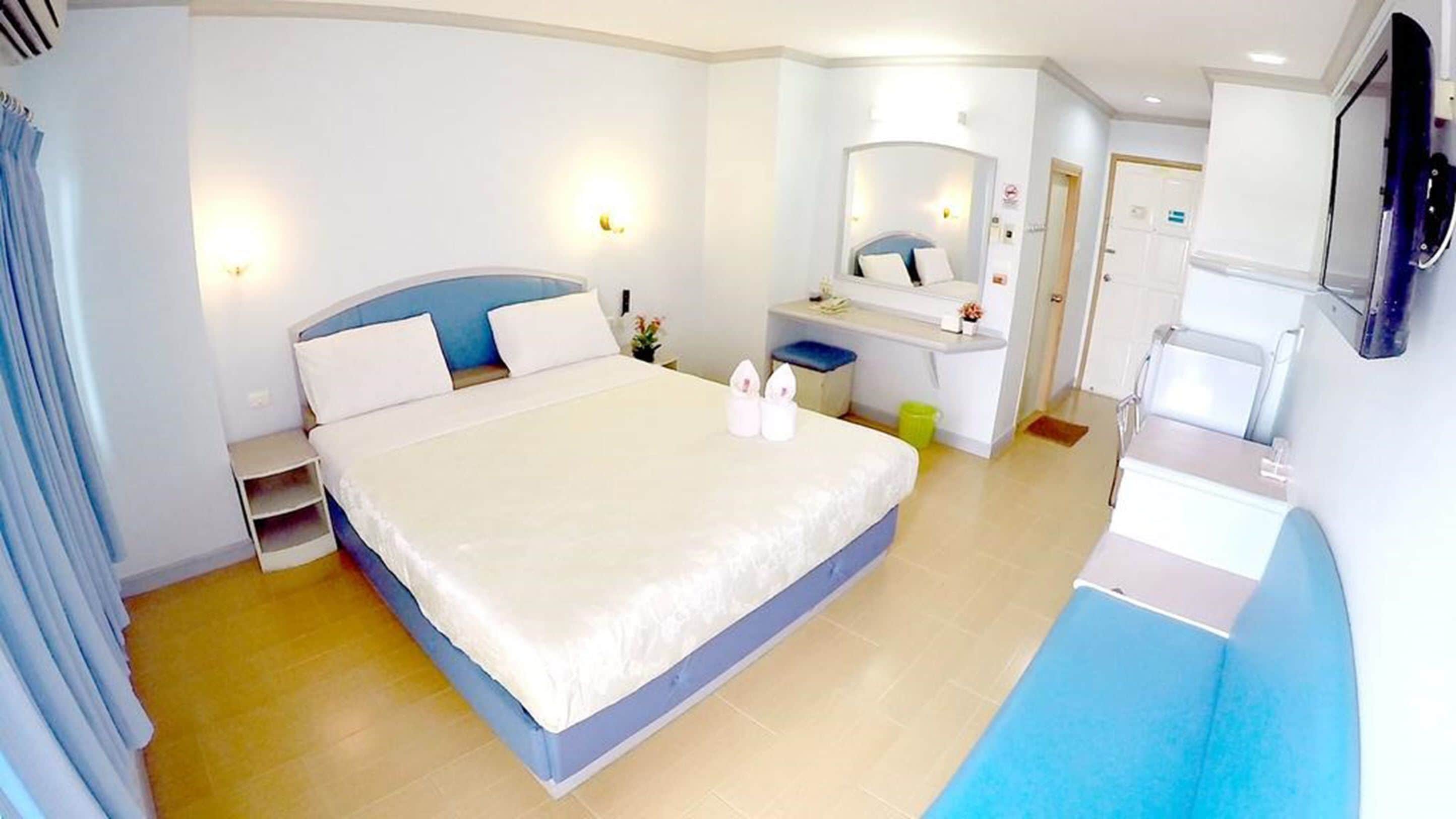 deluxe double room | desk, free wifi