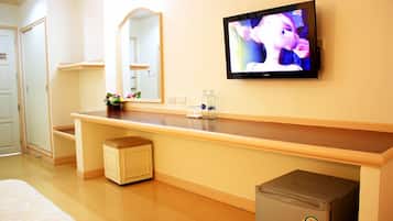 Deluxe-Doppelzimmer | Schreibtisch, Verdunkelungsvorhänge, kostenloses WLAN