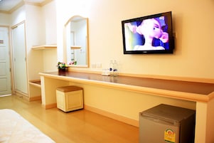 Quarto casal luxo | Escrivaninha, cortinas blackout, Wi-Fi de cortesia
