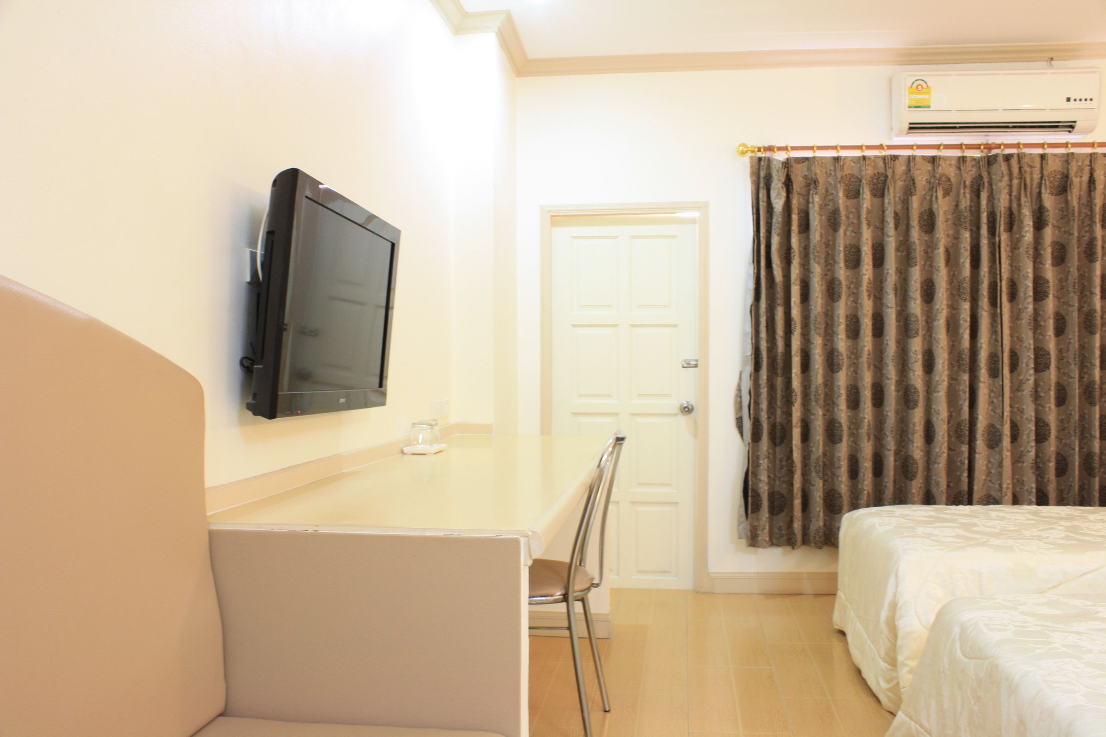 standard triple room | desk, blackout curtains, free wifi