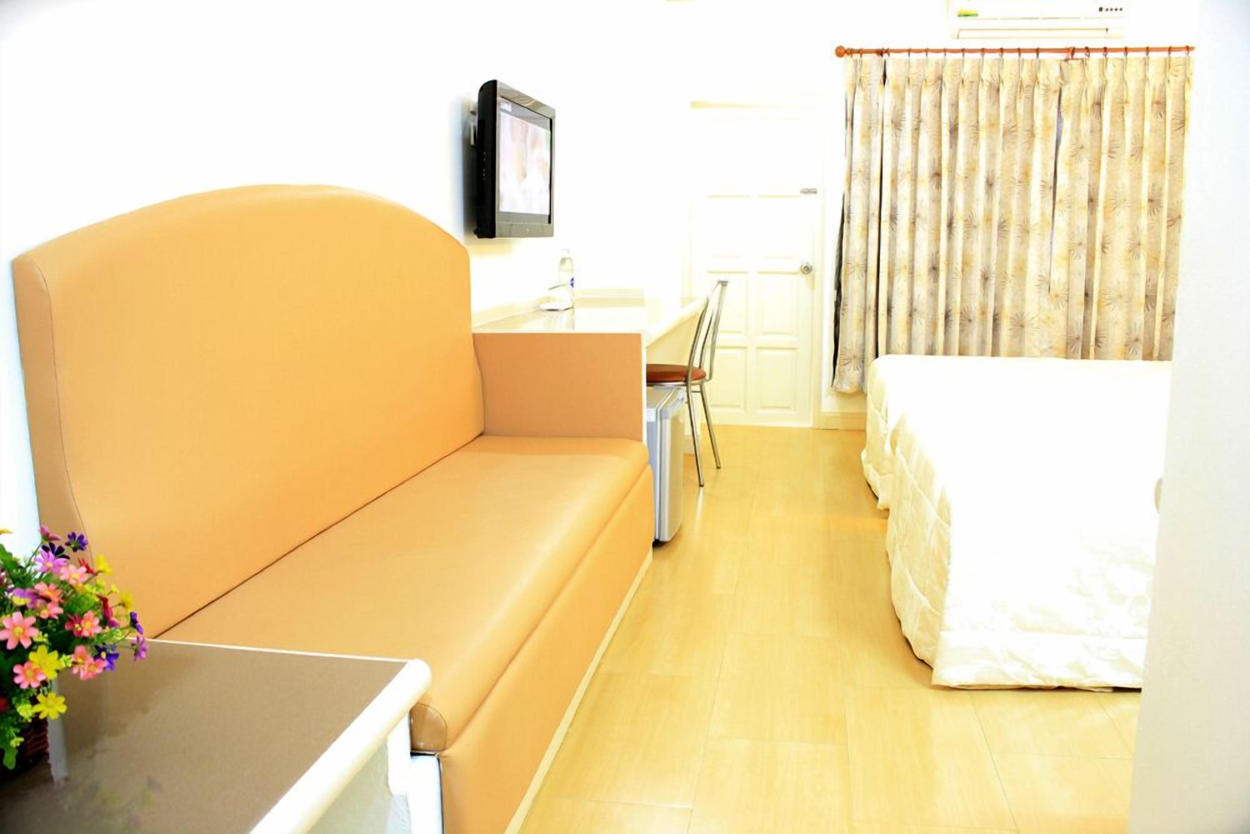 standard twin room | desk, blackout curtains, free wifi