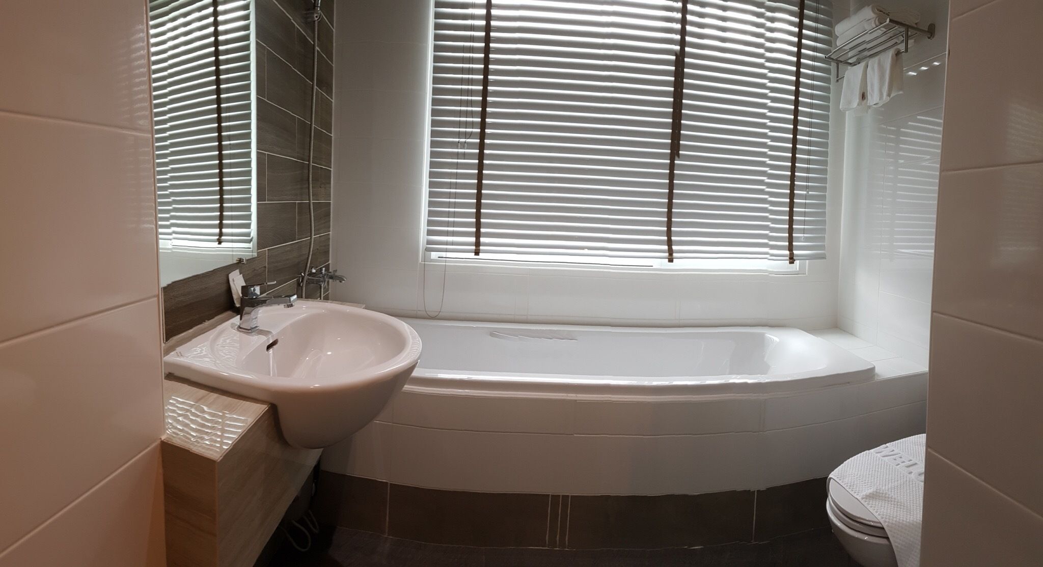 separate bathtub and shower, deep-soaking bathtub, free toiletries