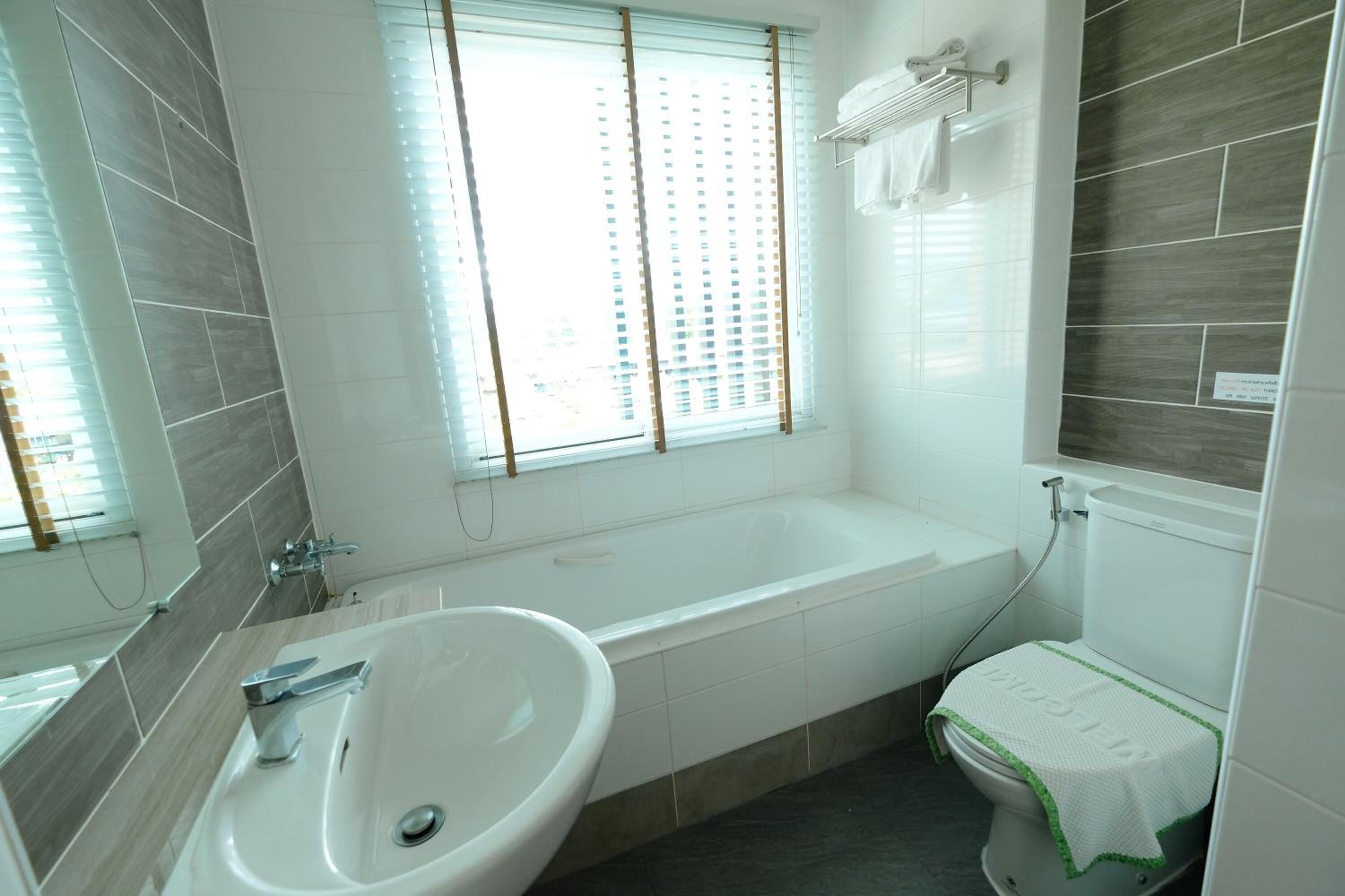 separate bathtub and shower, deep-soaking bathtub, free toiletries