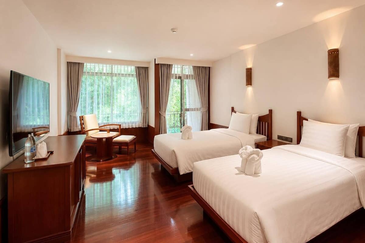 Quarto superior | Frigobar, cofres nos quartos, escrivaninha, cortinas blackout