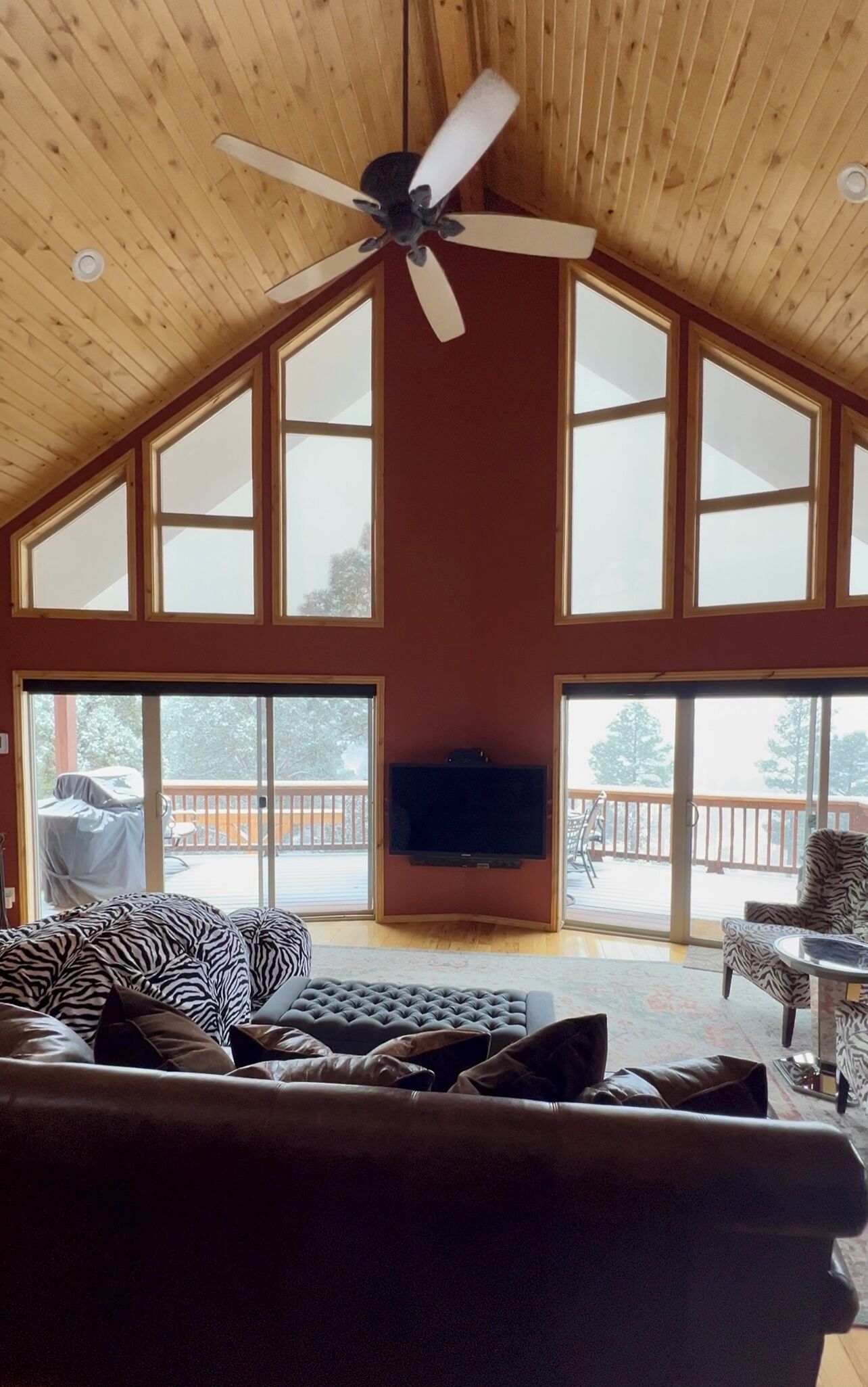 Smart-TV, Kamin, DVD-Player, Tischfußball