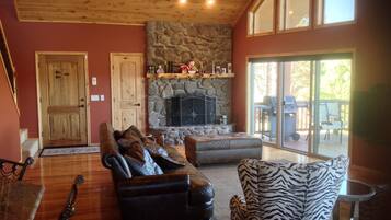 Smart TV, chimenea, reproductor de DVD y futbolito