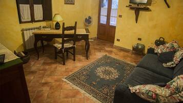 Smart TV, fireplace, DVD player, table tennis