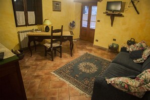 Smart-TV, Kamin, DVD-Player, Tischtennisplatte