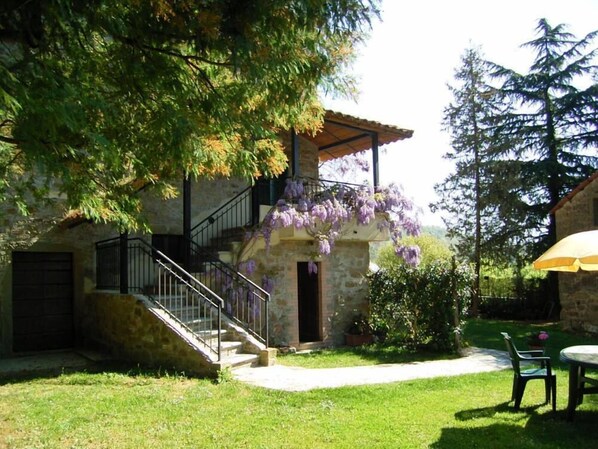 Property grounds - houses / villas - 6 rooms - 7/11 persons (Città di Castello)