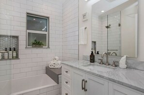 Combined shower/bathtub, hair dryer, towels, soap