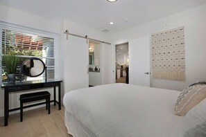 5 Schlafzimmer, Schreibtisch, Bügeleisen/Bügelbrett, kostenloses WLAN