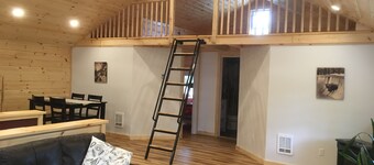 2 bedroom apartment with deck, hot tub and fenced in yard