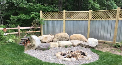 2 bedroom apartment with deck, hot tub and fenced in yard