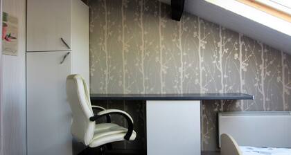 Ă 5 minutes du centre-ville et 2 minutes de la forĂȘt ! Appartement tout confort