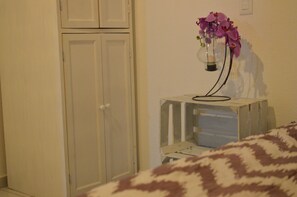12 quartos, ferros/tábuas de passar roupa, Wi-Fi