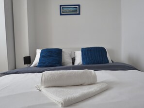 3 bedrooms, in-room safe, iron/ironing board, travel crib