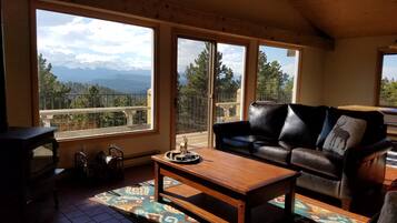 TV connectée, cheminée, baby-foot