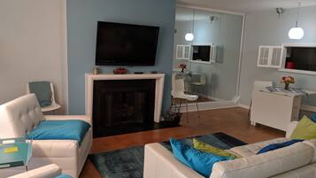 Smart TV, Netflix, Hulu, books