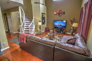 Fernseher, Kamin, Videospiele, DVD-Player