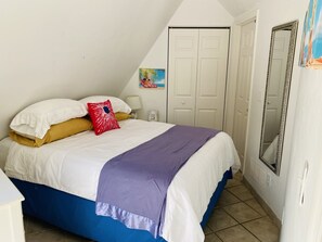 2 habitaciones, escritorio, tabla de planchar con plancha y wifi gratis 