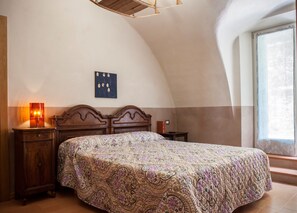 2 bedrooms, in-room safe, iron/ironing board, travel crib