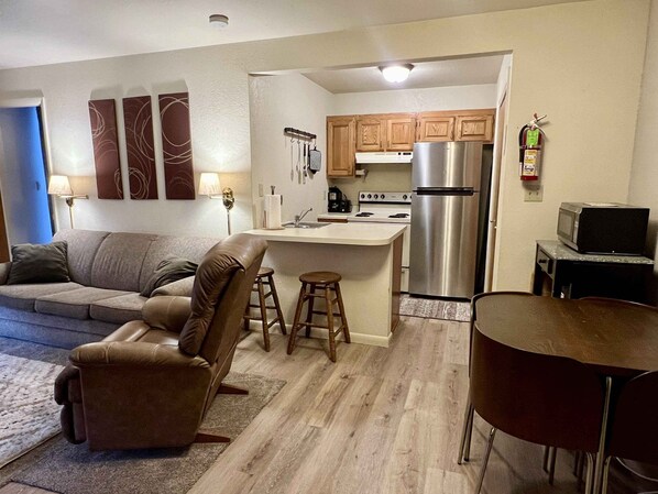 TV, fireplace, video games, DVD player - Eagle Point Resort Condo steps from Lodge & Ski Lift! (Beaver)