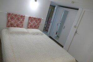 1 sovrum, strykjärn/strykbräda, wi-fi och sängkläder