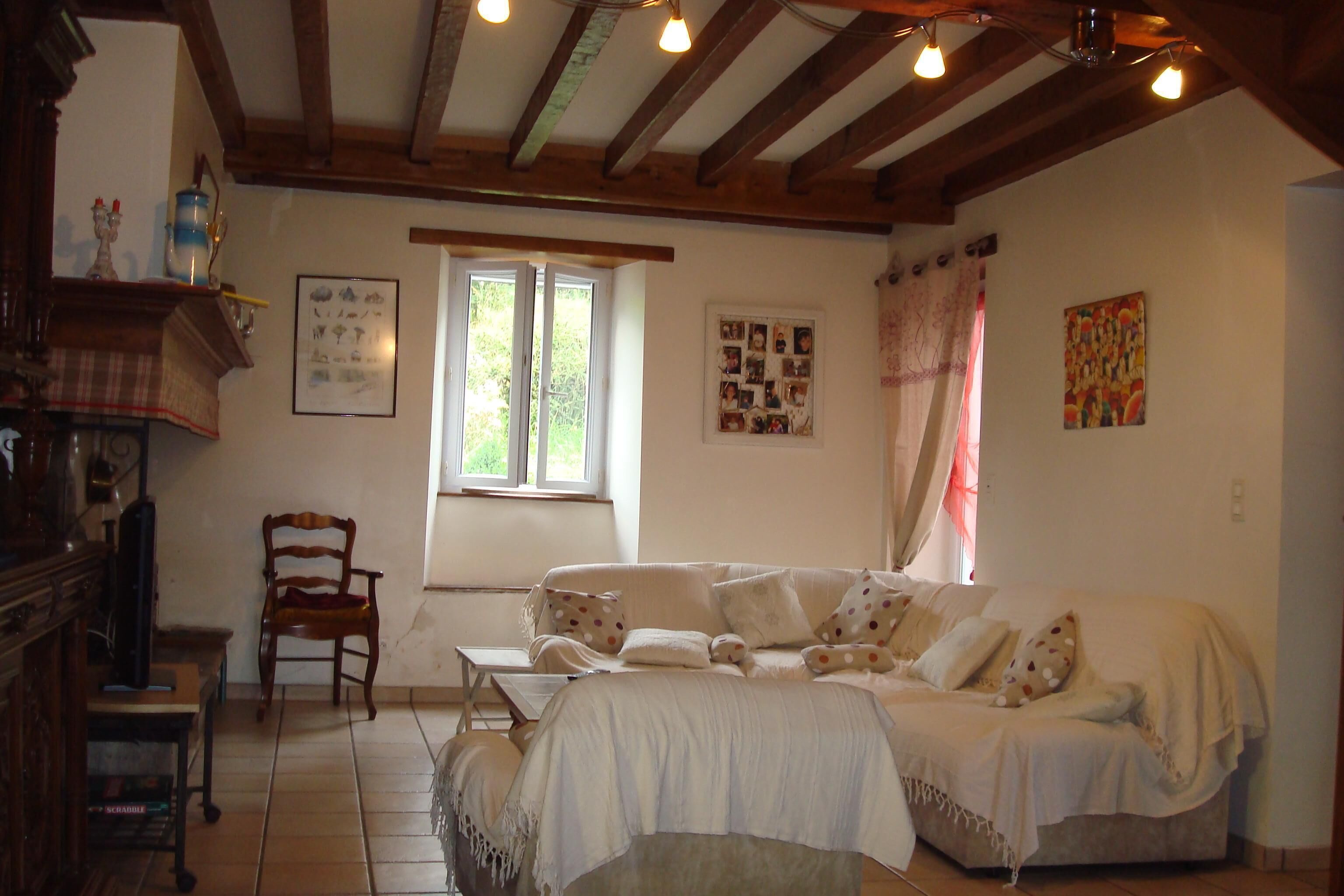 Televisión y chimenea 