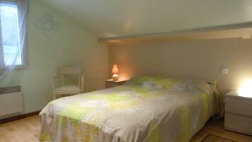 3 slaapkamers, een strijkplank/strijkijzer, wifi