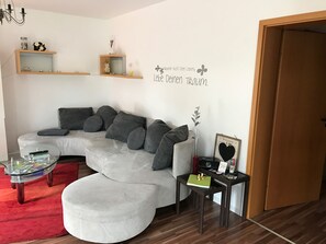 TV - Cozy 2-room vacation apartment, ideal for holidaymakers and business people (Homburg)