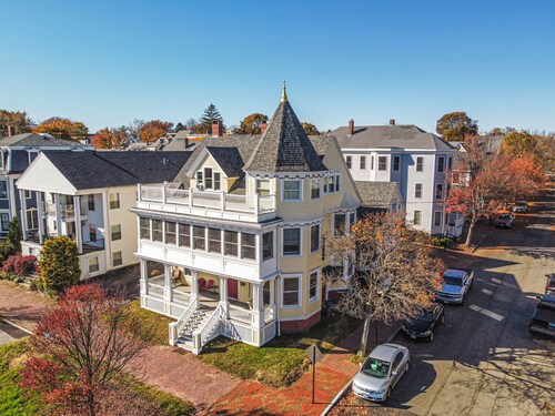 Ocean View East End Studio in a Historic Victorian