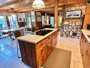Fridge, microwave, oven, stovetop - Tall Pines Retreat, Somesville|Mt. Desert. 15 min to Bar Harbor, 5 to Acadia (Mt Desert)