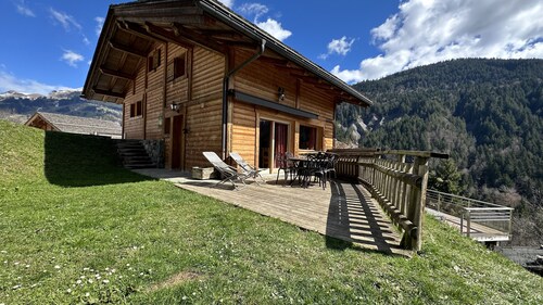 Pour vivre la montagne en toute saison, le chalet 'l'ourson' vous accueille