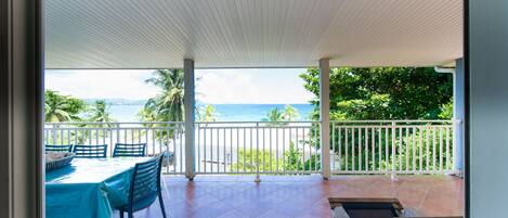 تناول الطعام بالخارج