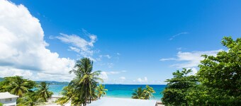 Villa with terrace and breathtaking sea view a few steps from the beach