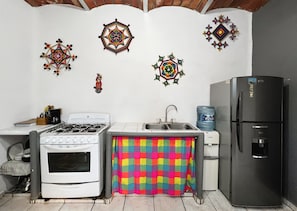 Fridge, stovetop, coffee/tea maker, blender