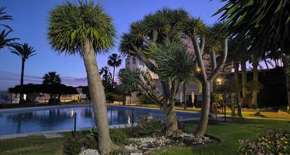 LES VUES LES PLUS IMPRESSIONNANT !! WIFI GRATUIT + PISCINE (juin-septembre) + GARAGE + ASCENSEUR Ă LA PLAGE ET PROMENADE