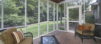 Beautiful Home Close To Everything