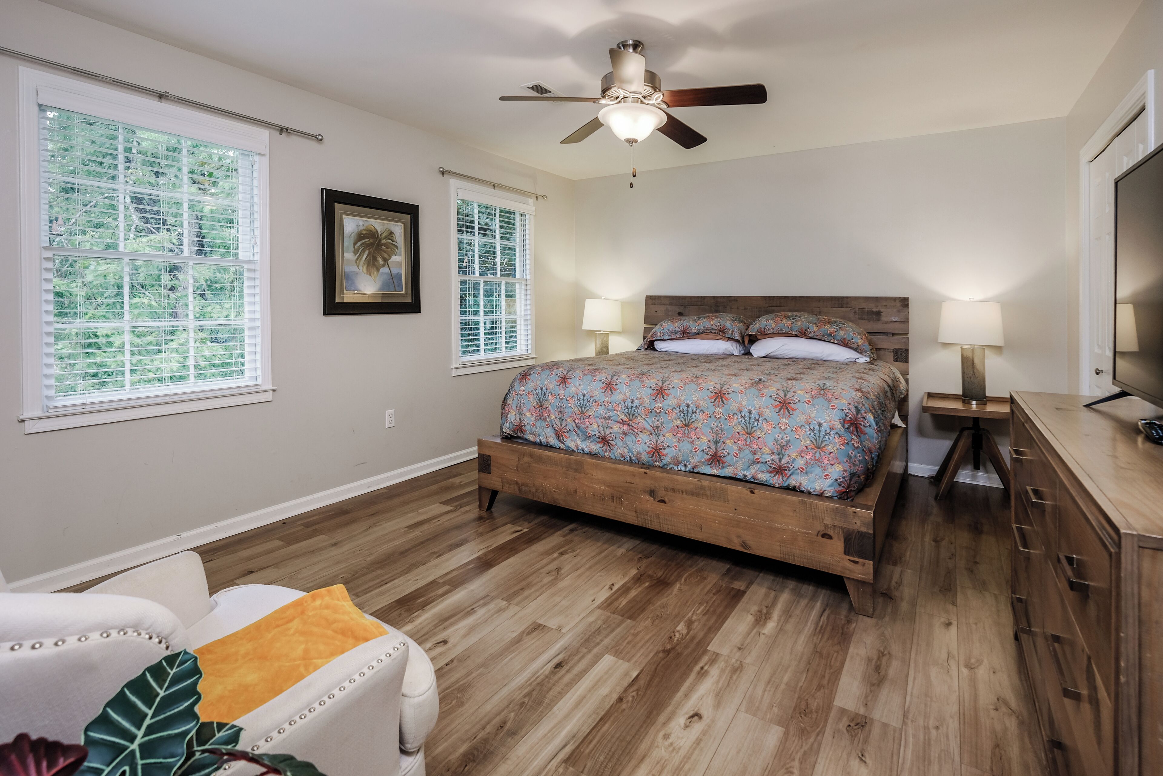 4 bedrooms, iron/ironing board, travel crib, free WiFi