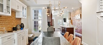 Spacious luxury rowhouse in the heart of DC. (With lots of plants!)