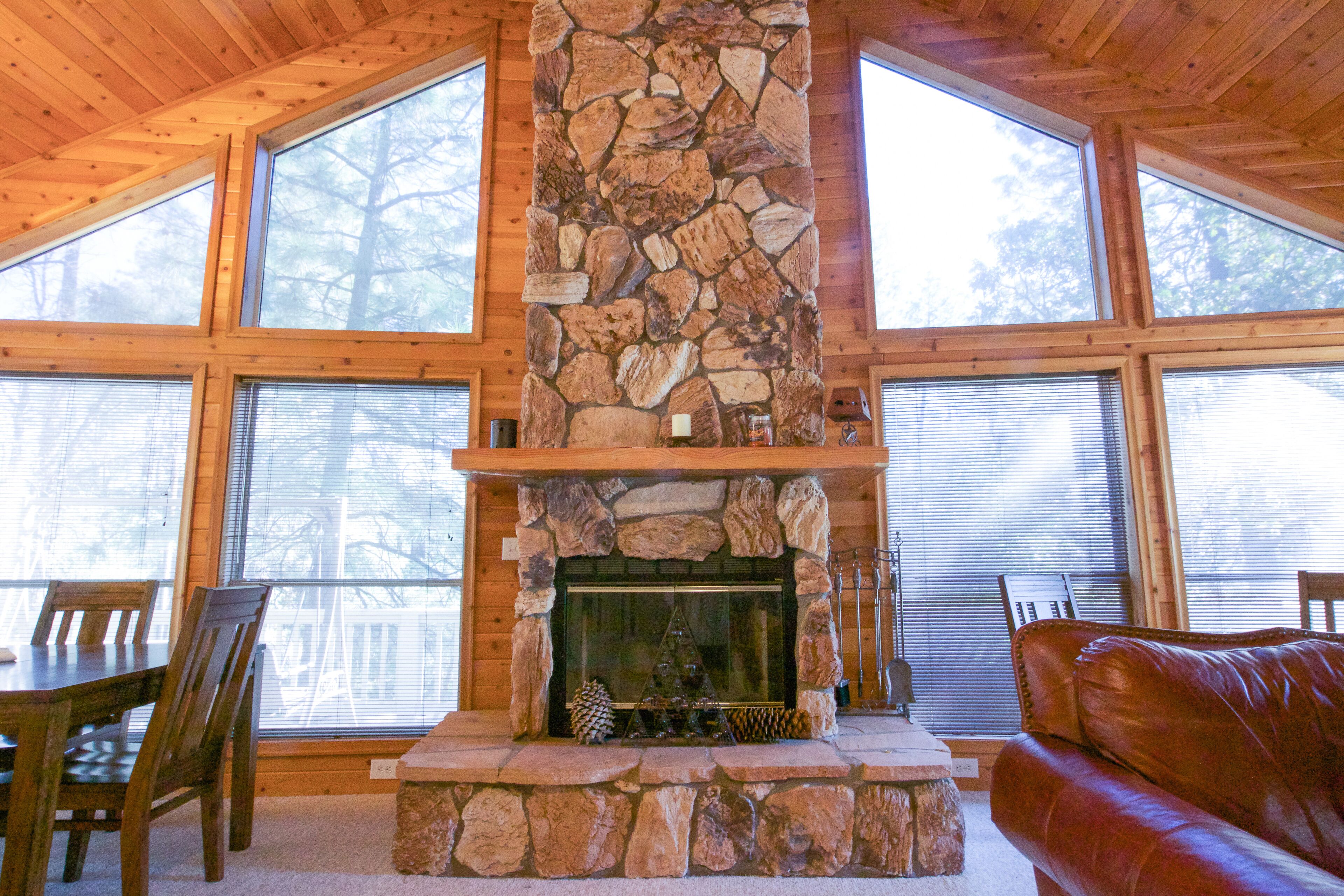 PineTime Cabin: Luxury 3bed/2bath hm In Tonto National Forest Pine, AZ Sleeps 9*