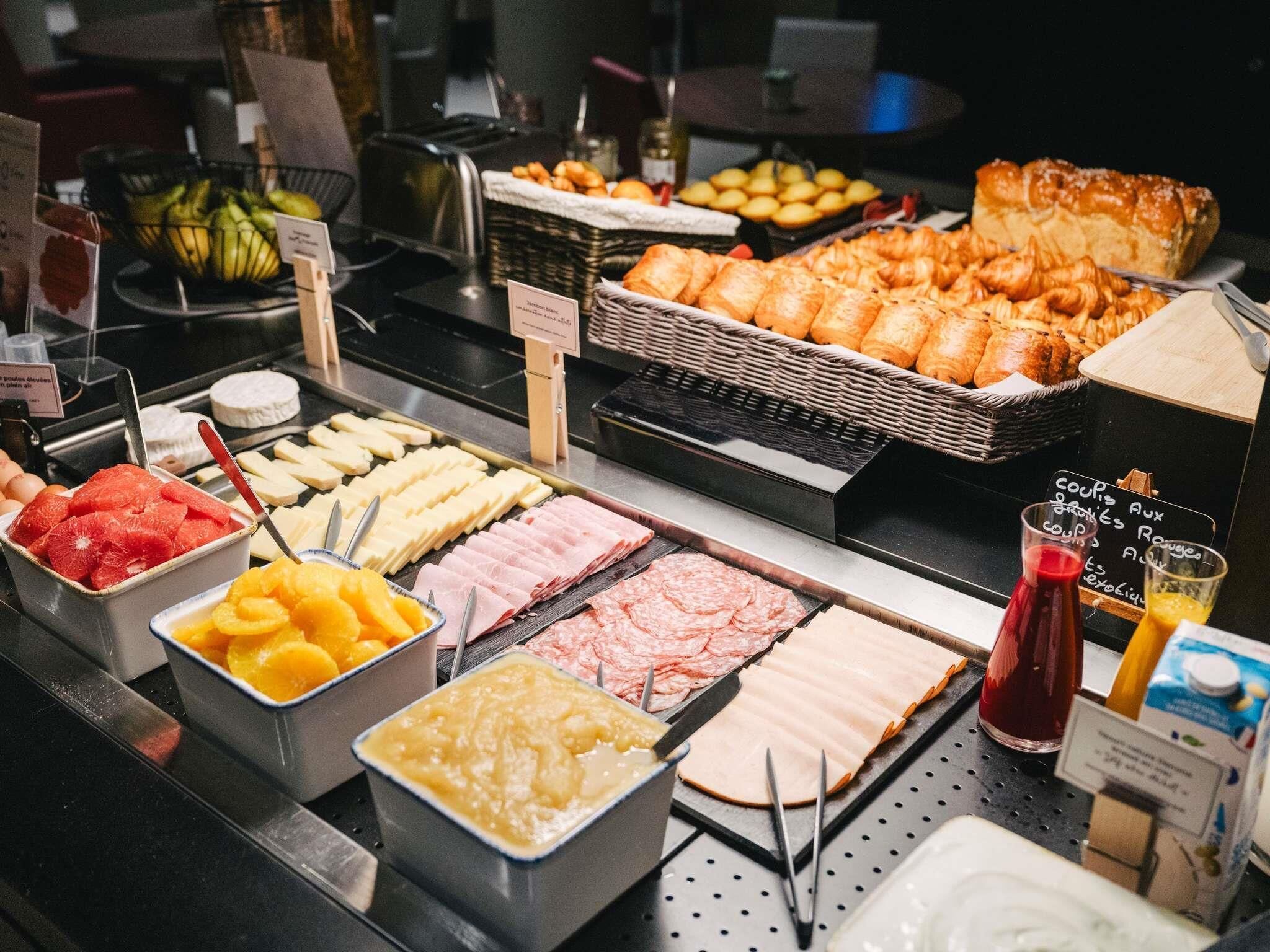 Desayuno buffet todos los días (con cargo)
