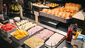 Desayuno buffet todos los días (con cargo)