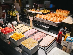 每日供应自助式早餐（每人 EUR 12.90）