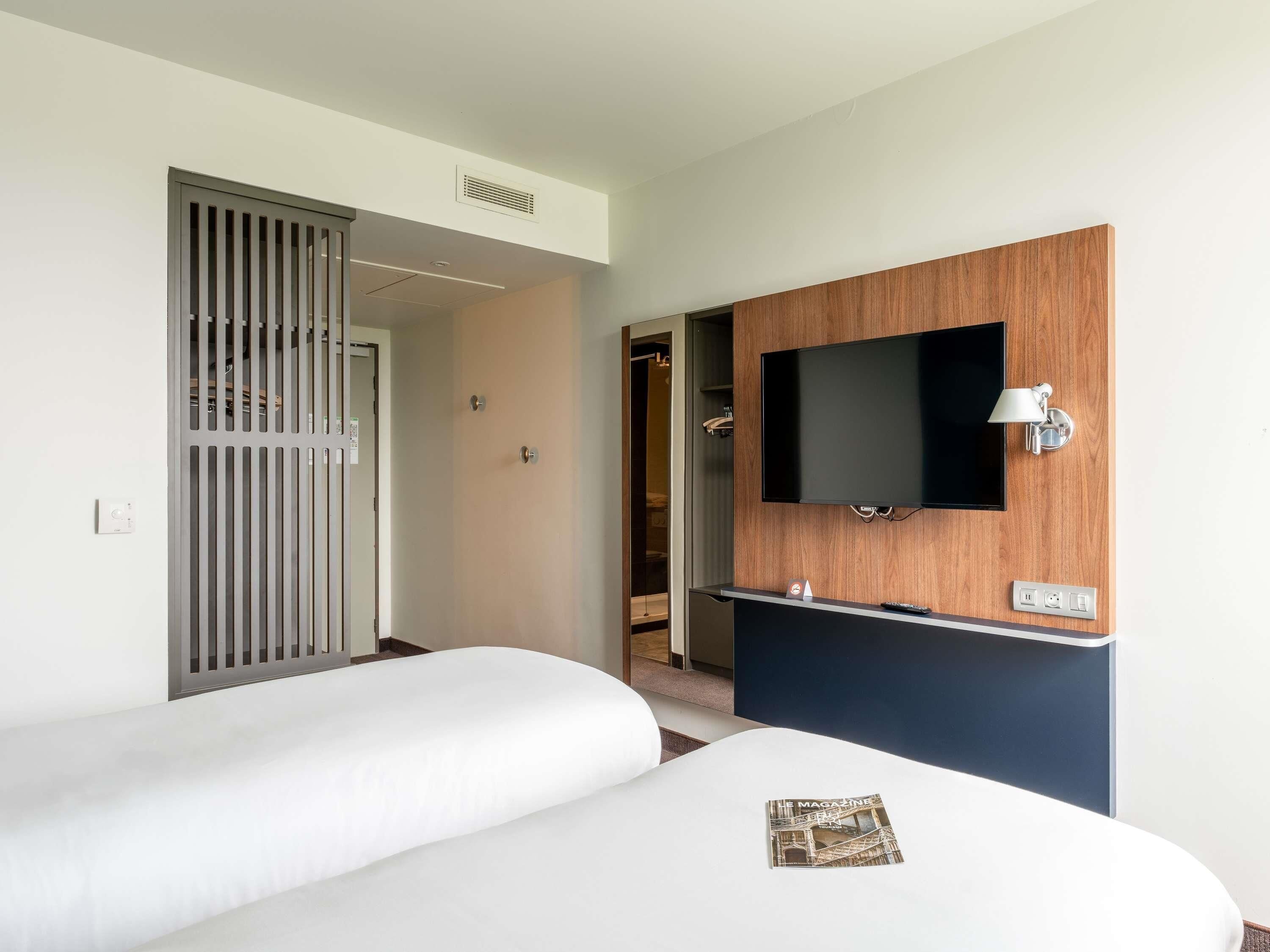 Habitación estándar, 2 camas individuales | Insonorización, wifi gratis, ropa de cama y despertador 