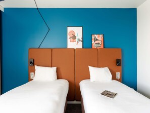 Sistema de insonorización, cunas gratuitas, wifi gratis y ropa de cama 